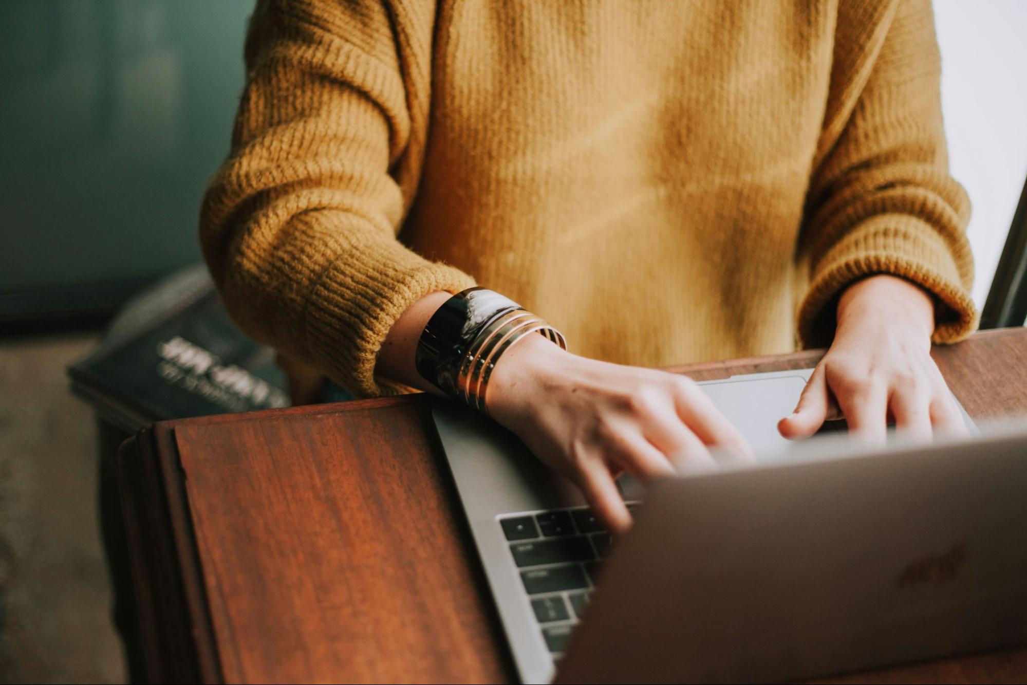 Web担当者の代行サービスとは？採用との違い
